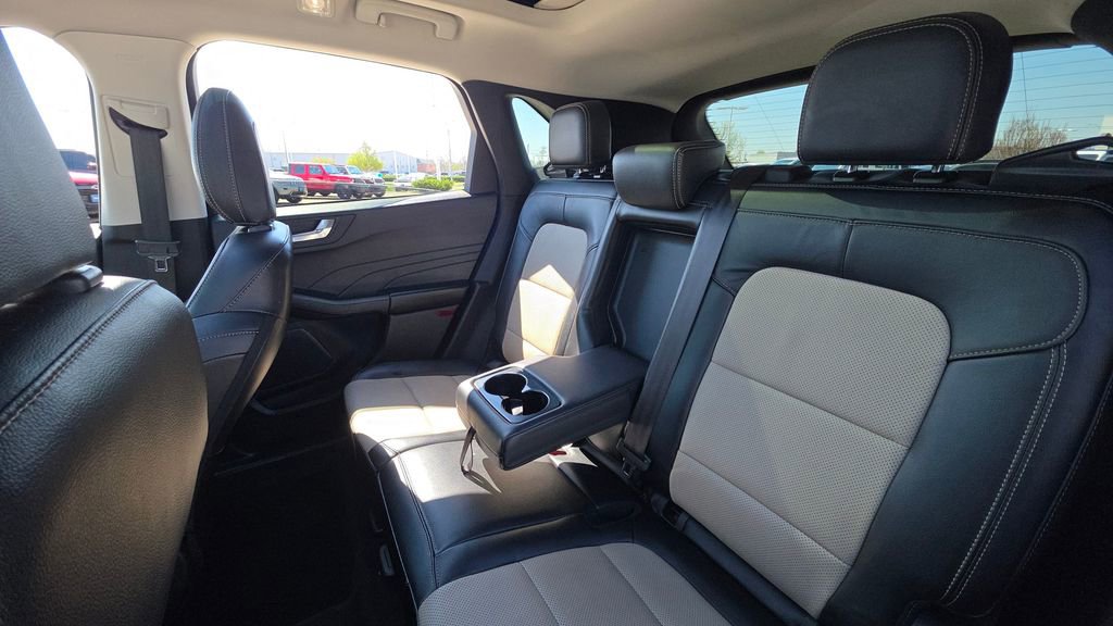 Used 2022 Ford Escape Titanium w/ Titanium Elite Package AWD/4WD image 18