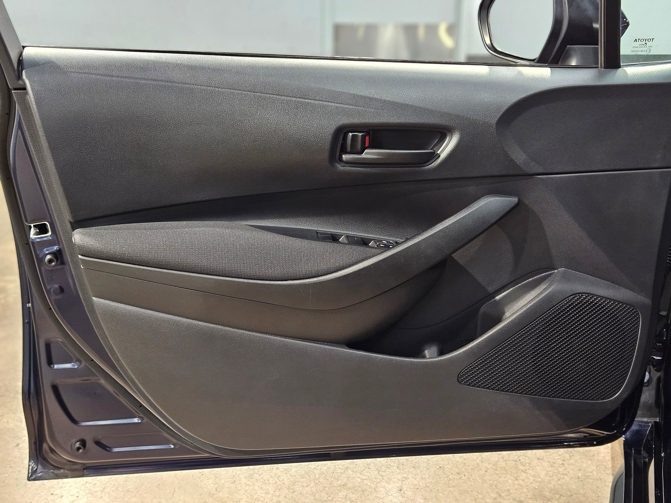 Used 2025 Toyota Corolla LE image 20