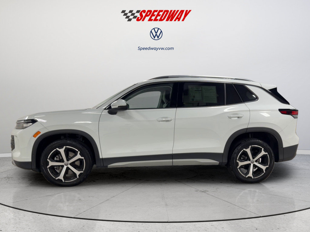 Used 2025 Volkswagen Tiguan SE AWD/4WD image 10