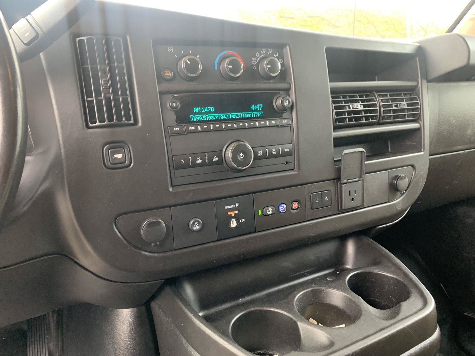 Used 2021 Chevrolet Express 3500 w/ Driver Convenience Package RWD image 17