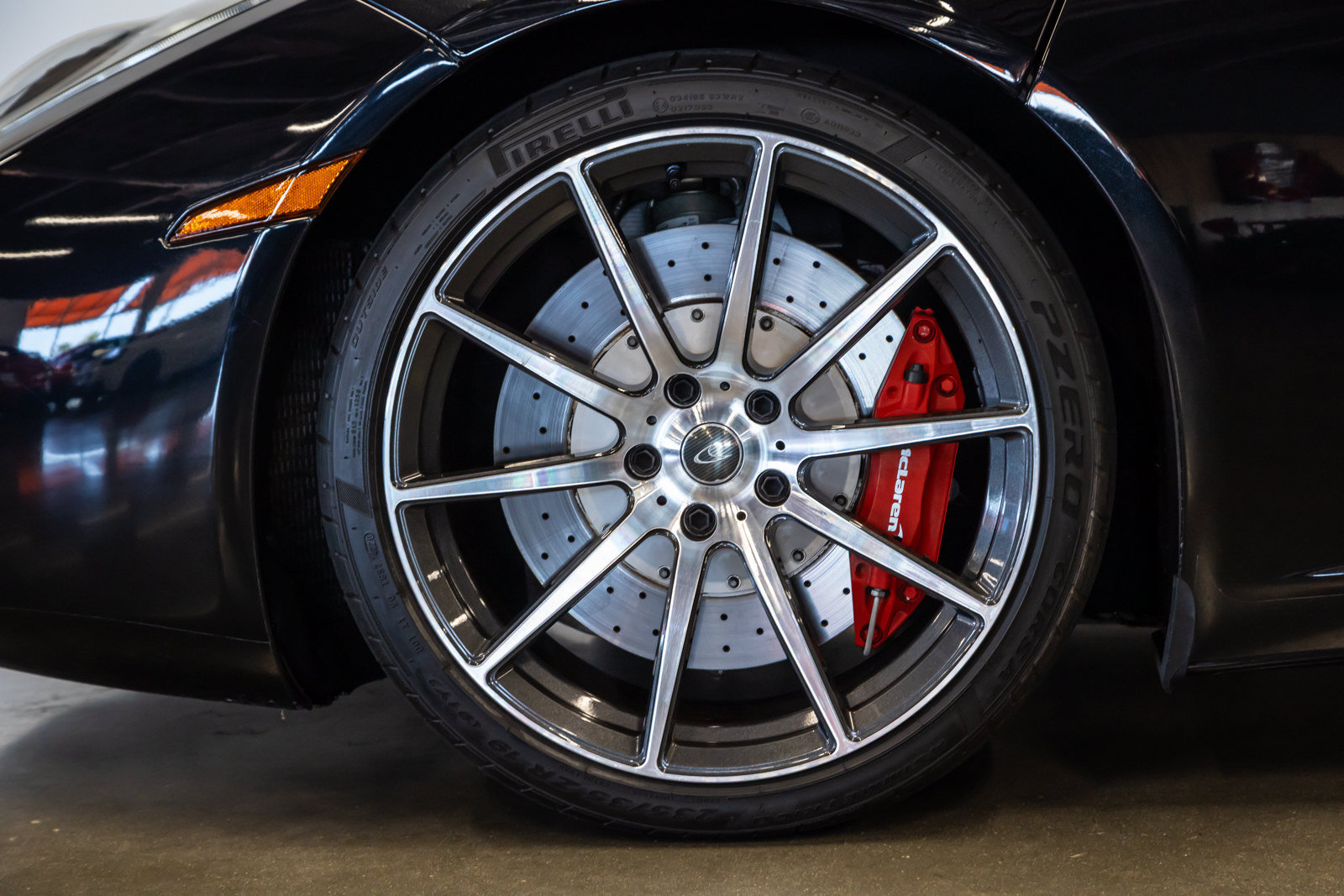 Used 2013 McLaren MP4-12C Spider RWD image 21