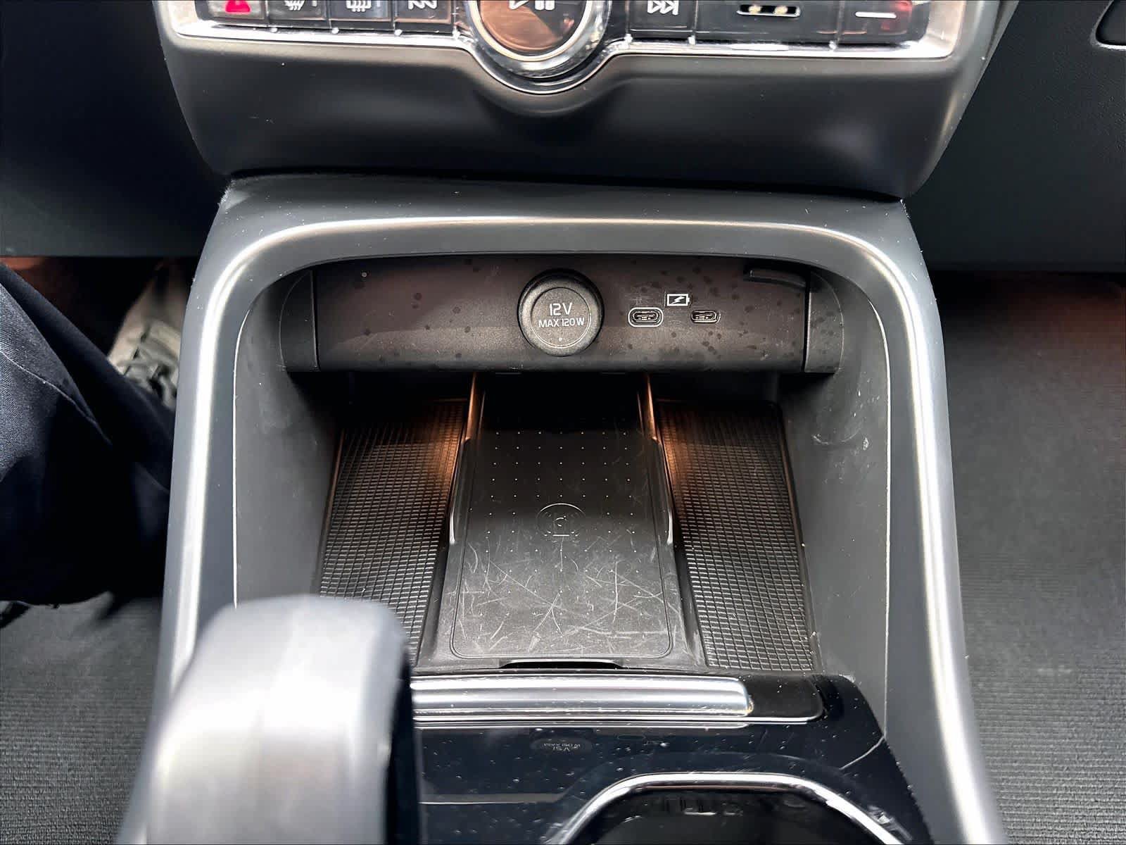 Used 2023 Volvo XC40 Recharge Ultimate AWD/4WD image 36