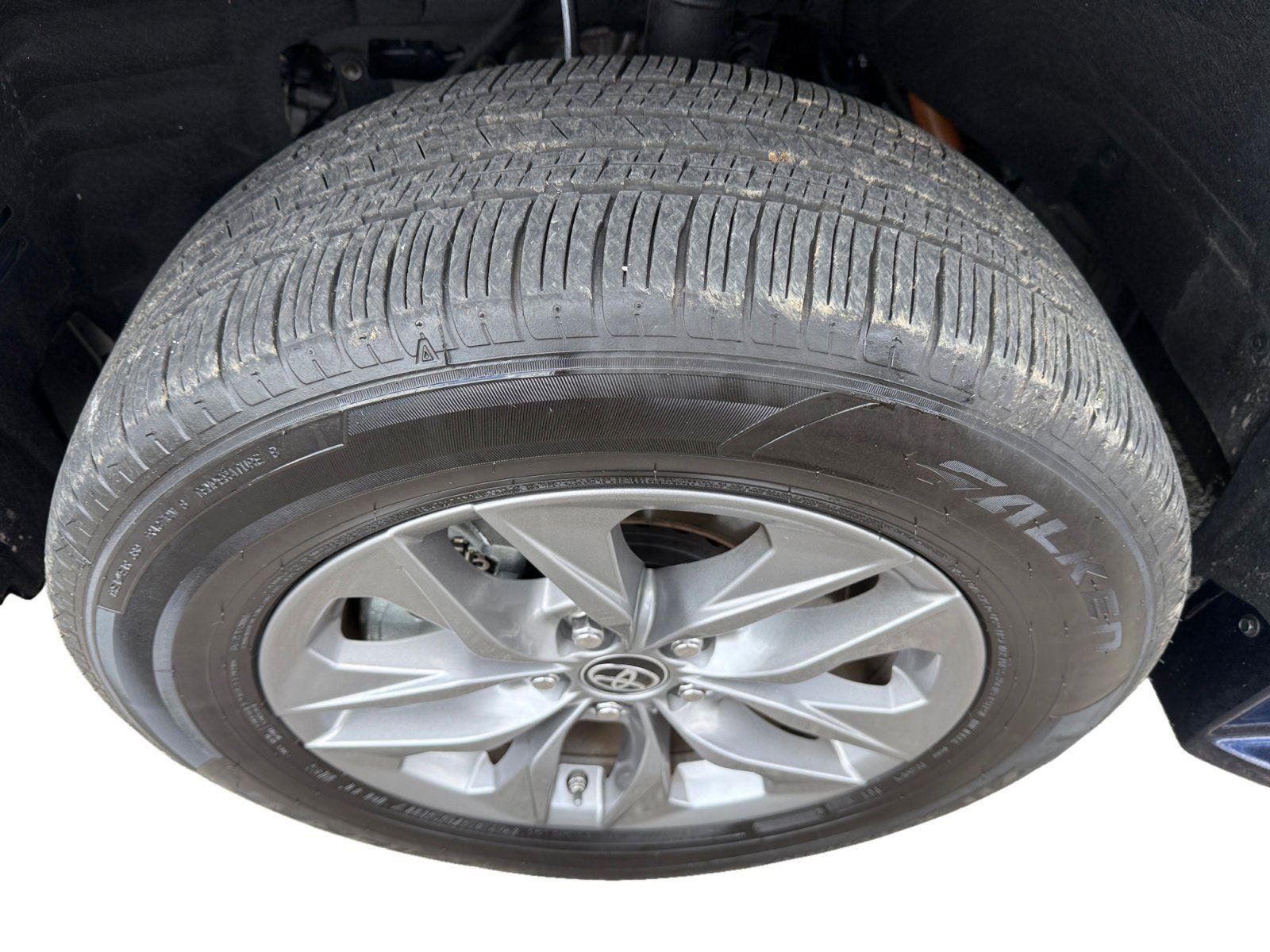 Used 2024 Toyota Sienna LE FWD image 9