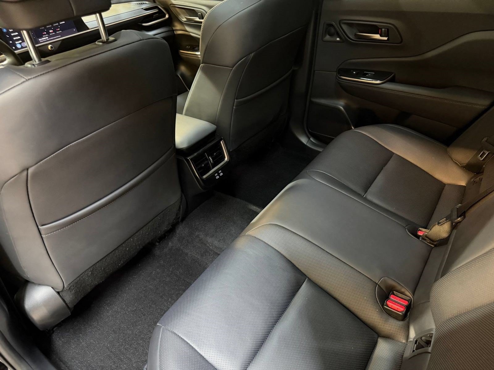 Used 2024 Toyota Crown AWD/4WD image 39