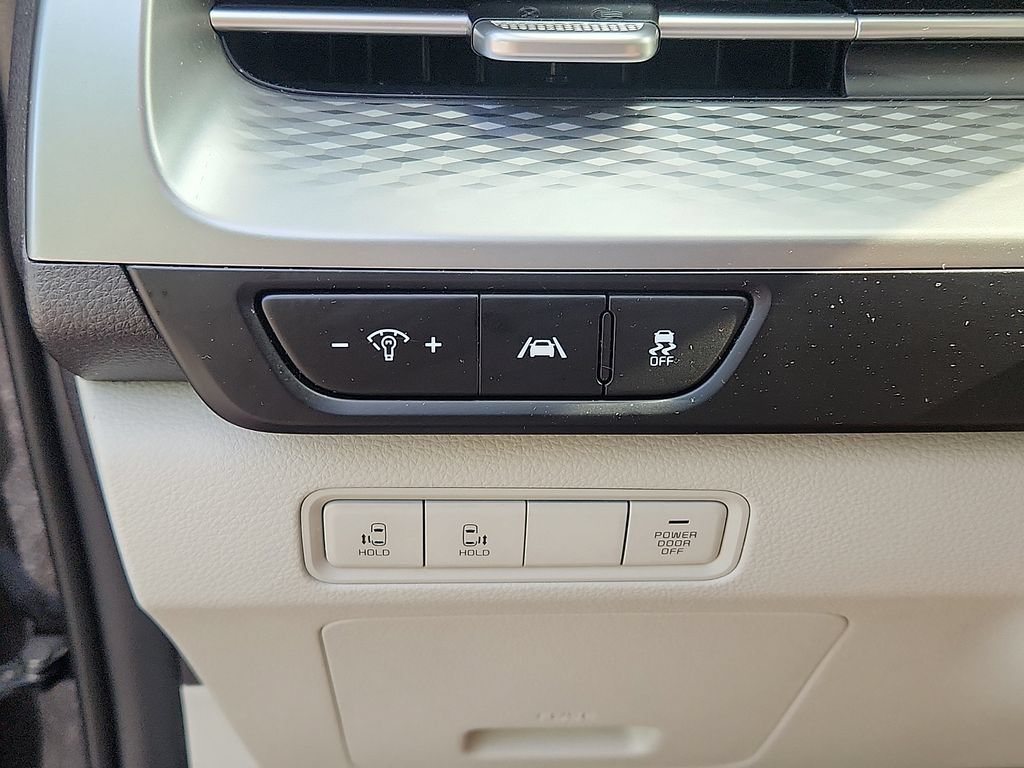 Used 2024 Kia Carnival LX FWD image 19