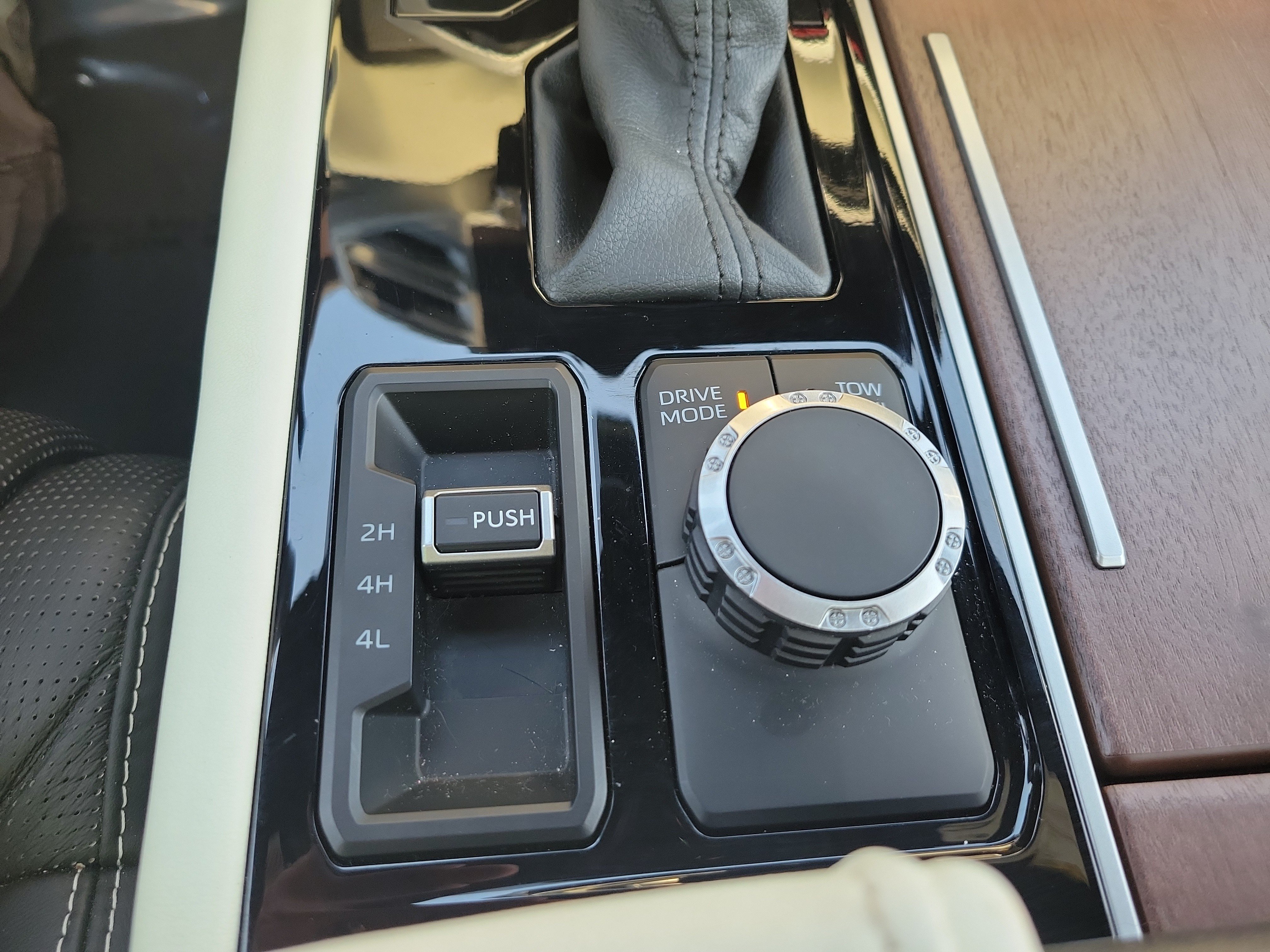 Used 2024 Toyota Sequoia Capstone AWD/4WD image 31