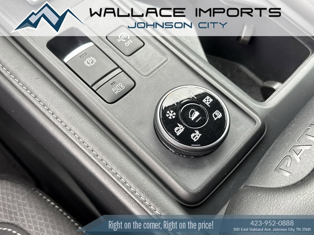 Used 2024 Nissan Pathfinder S image 27