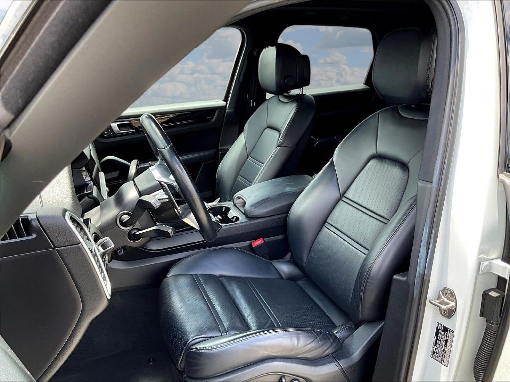 Used 2023 Porsche Cayenne AWD/4WD image 19