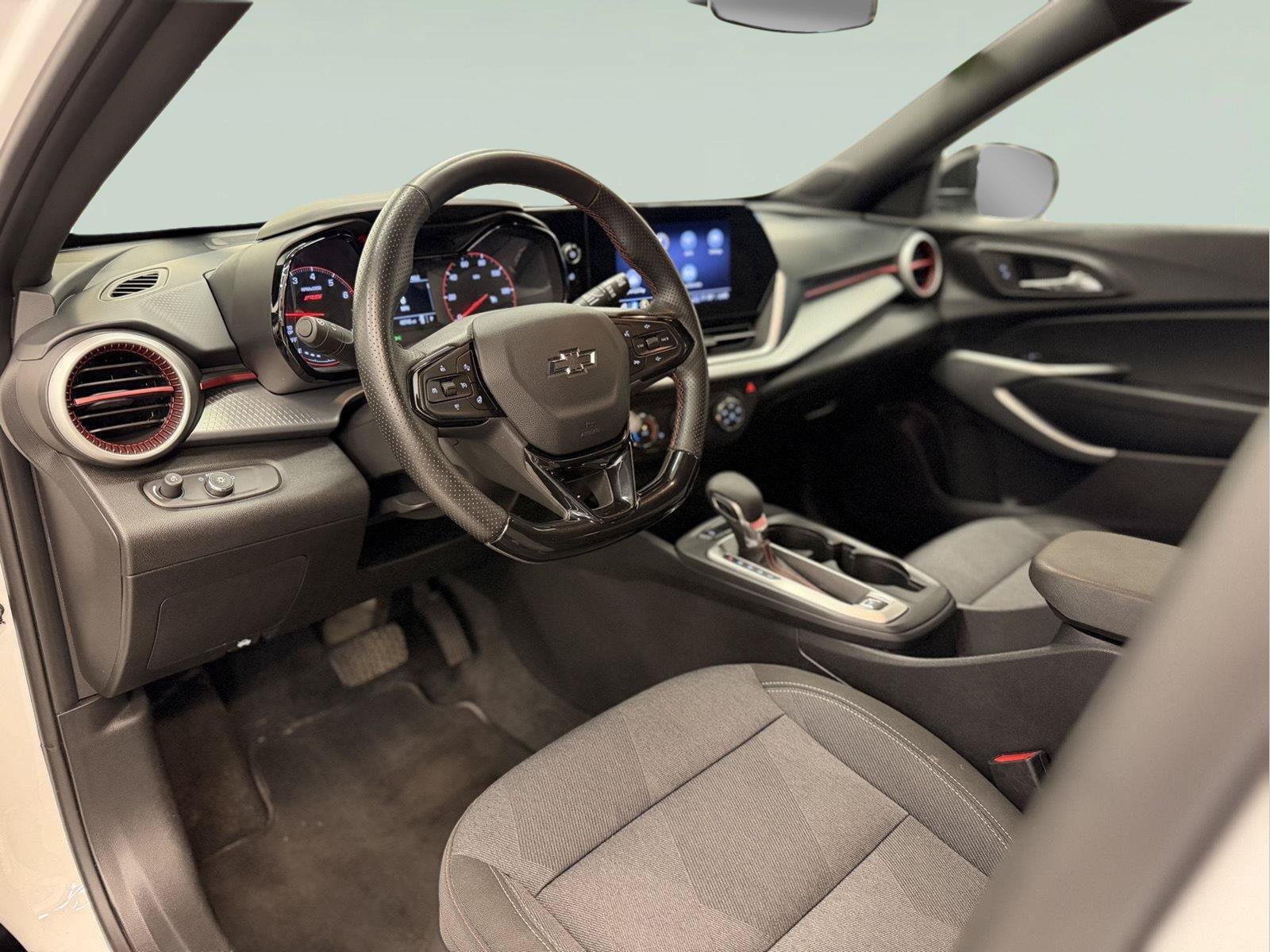 Used 2024 Chevrolet Trax RS FWD image 24