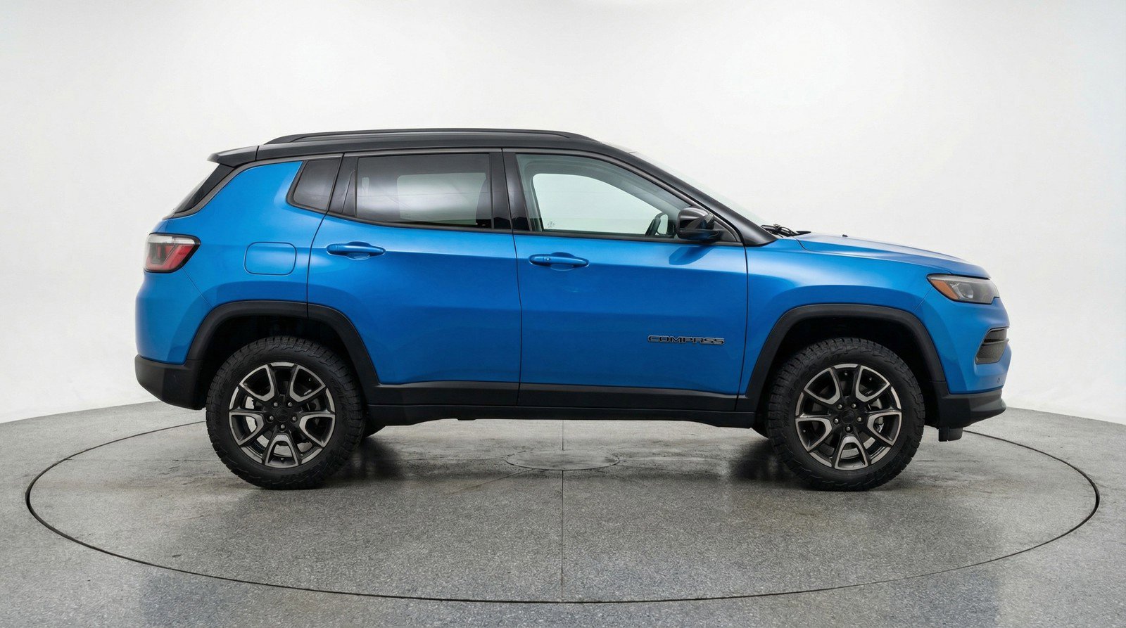 Used 2025 Jeep Compass Trailhawk image 11