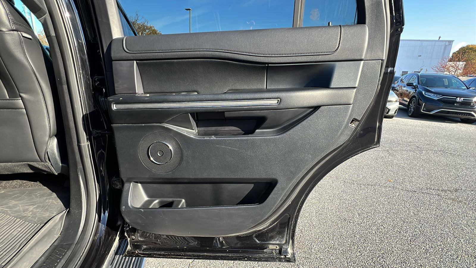 Used 2021 Ford Expedition XLT image 14