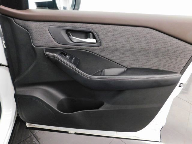 Certified 2023 Nissan Rogue SV image 28