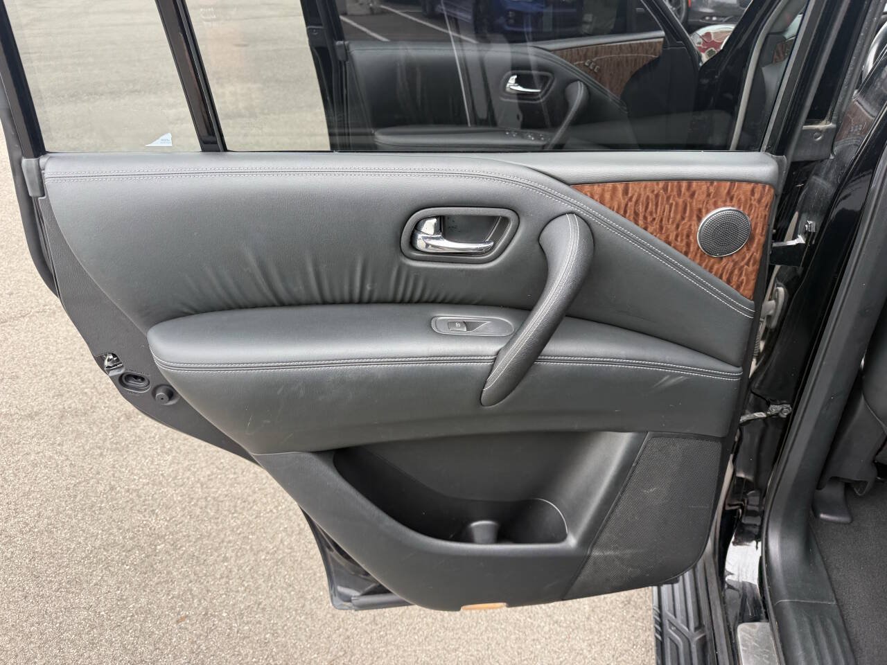 Used 2017 Nissan Armada Platinum w/ Interior Lighting Package AWD/4WD image 21