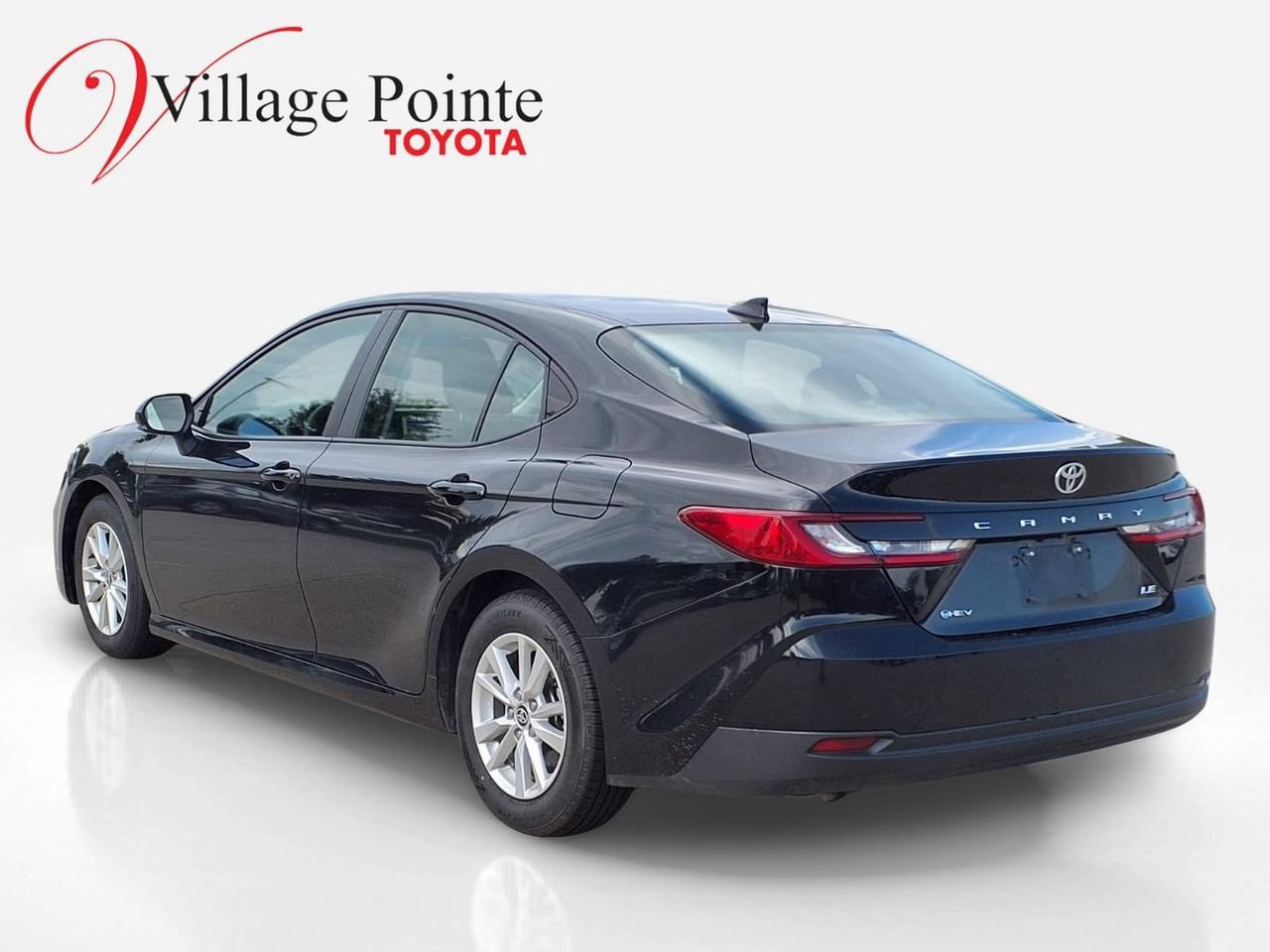 Used 2025 Toyota Camry LE FWD image 3
