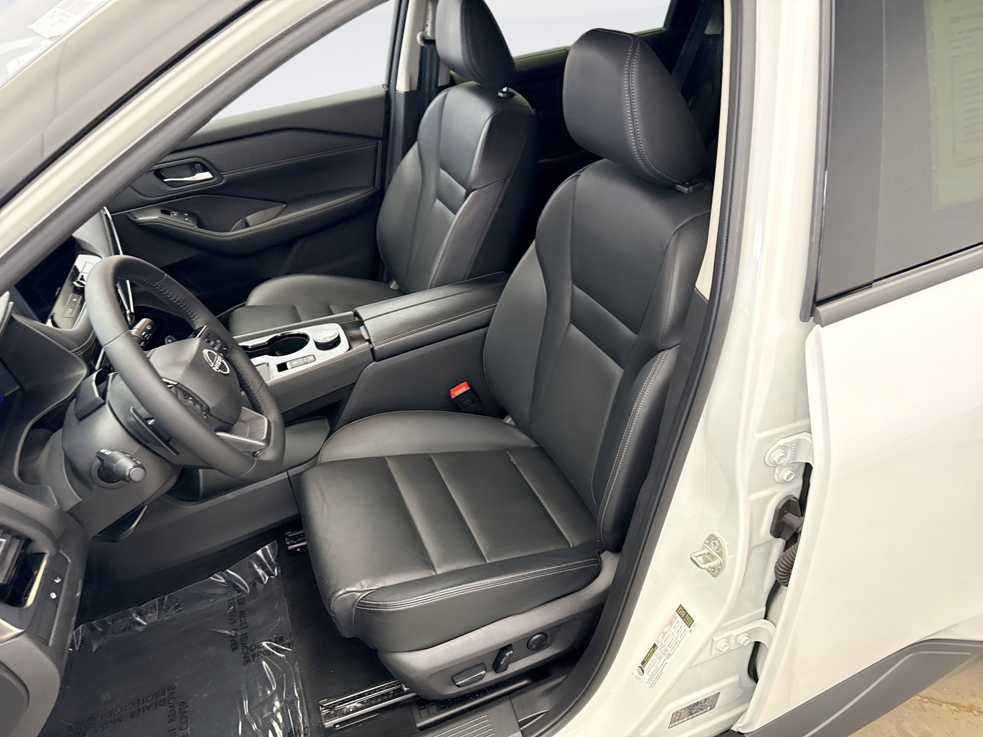 Used 2025 Nissan Rogue SL w/ Tech Package AWD/4WD image 11