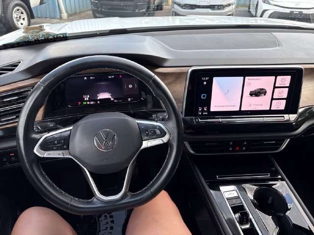 Used 2025 Volkswagen Atlas SE AWD/4WD image 10