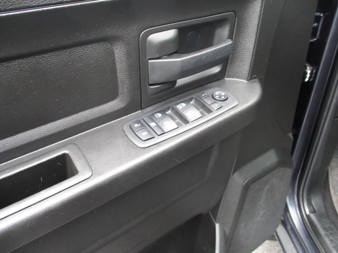 Used 2019 RAM 1500 ST w/ SXT Plus Group AWD/4WD image 19
