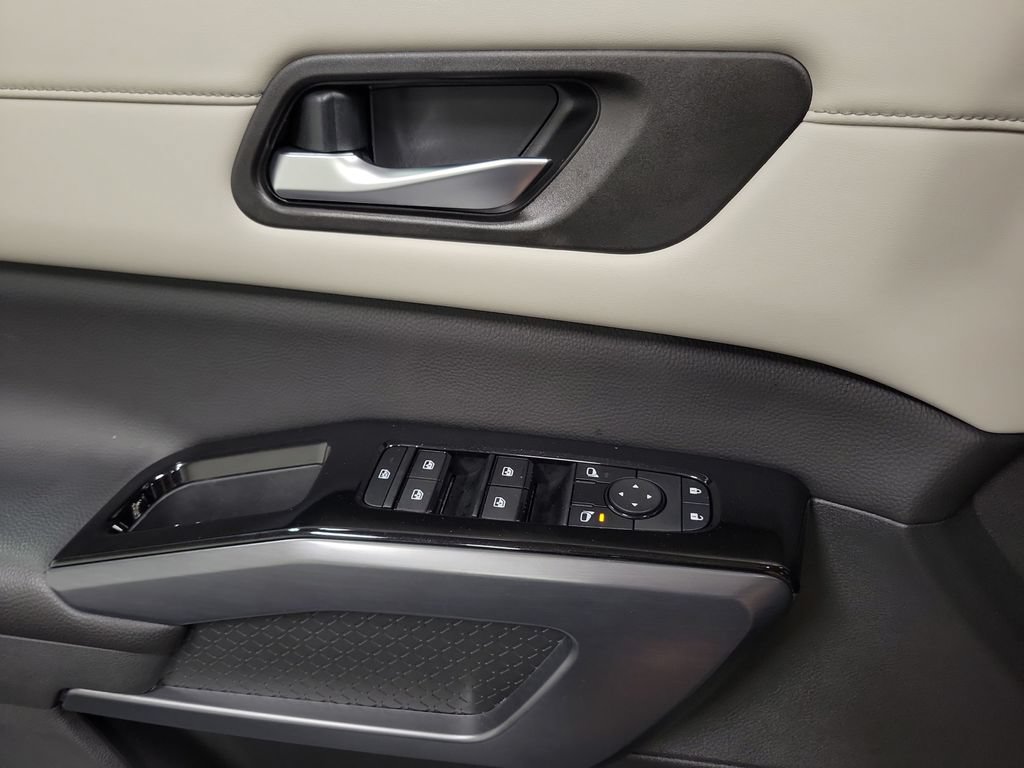 Used 2024 Nissan Pathfinder SL w/ Black Appearance Package FWD image 29