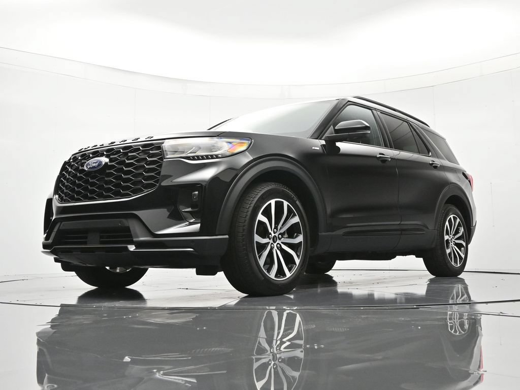 Certified 2025 Ford Explorer ST-Line w/ Premium Package RWD image 37