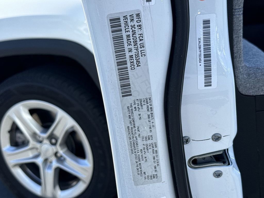 Used 2023 Jeep Compass Latitude image 32