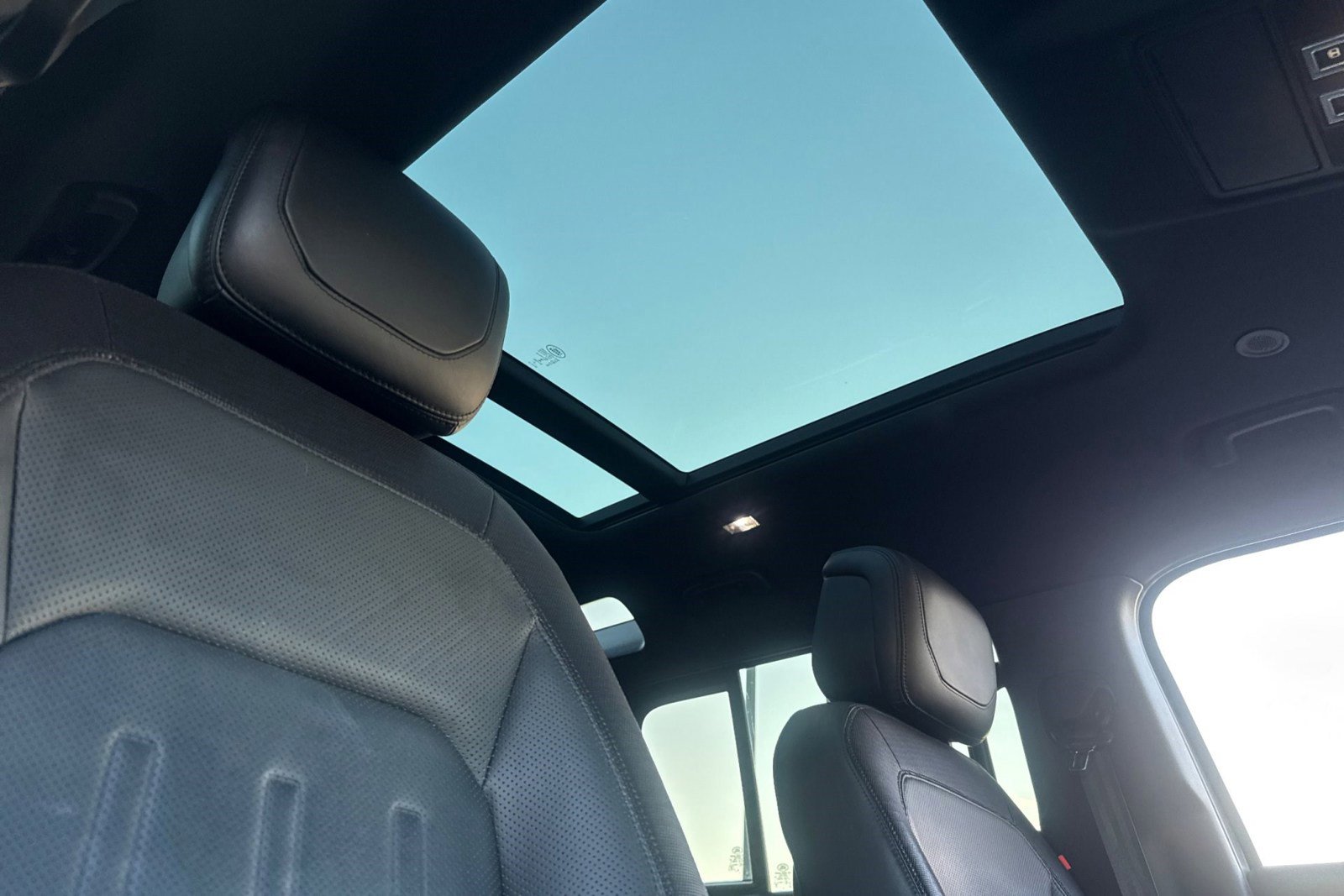 Used 2021 Land Rover Defender 110 X-Dynamic HSE image 23