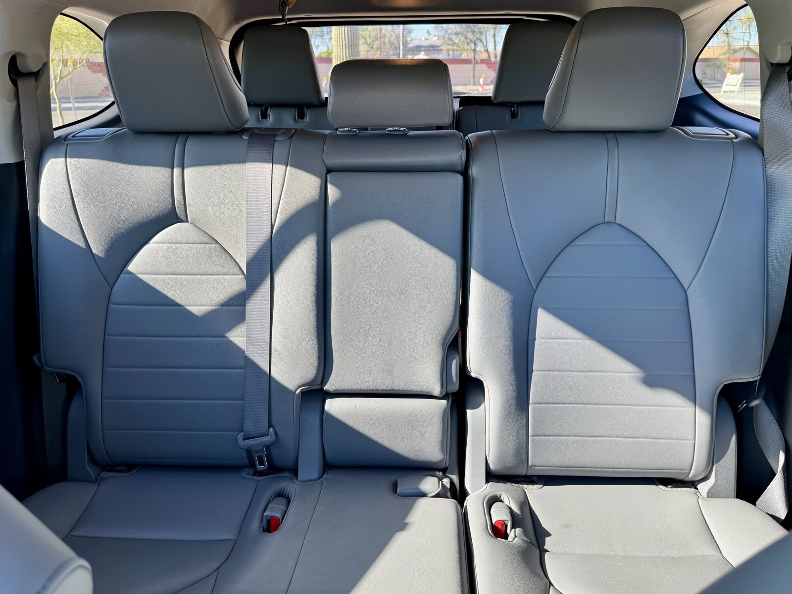 Used 2020 Toyota Highlander XLE image 19