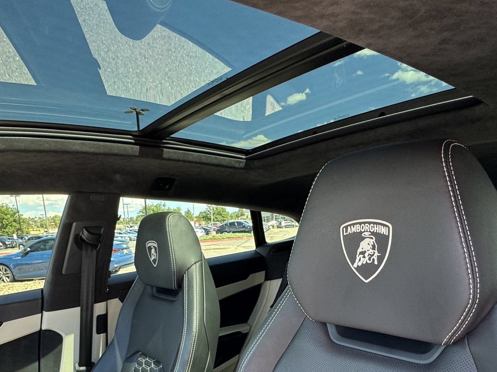 Used 2021 Lamborghini Urus AWD/4WD image 22