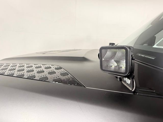 Used 2023 Land Rover Defender 130 SE image 21