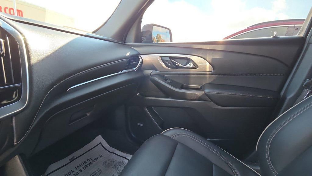 Used 2023 Chevrolet Traverse Premier w/ Redline Edition image 17