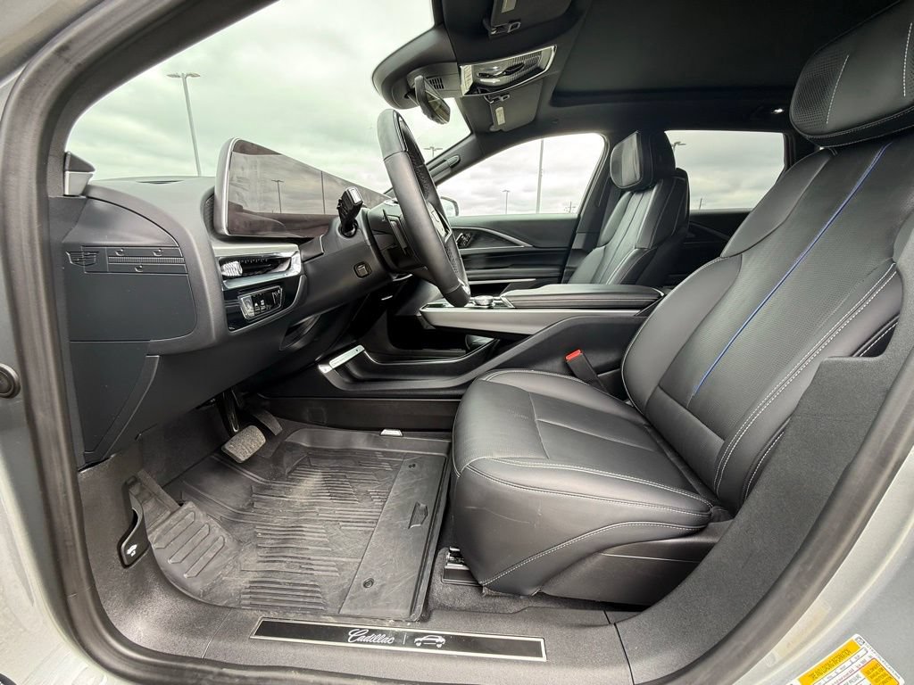 Certified 2025 Cadillac Lyriq Luxury w/ LPO, Floor Liner Package AWD/4WD image 30