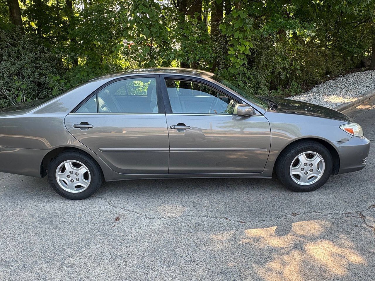 Used 2002 Toyota Camry LE FWD image 2
