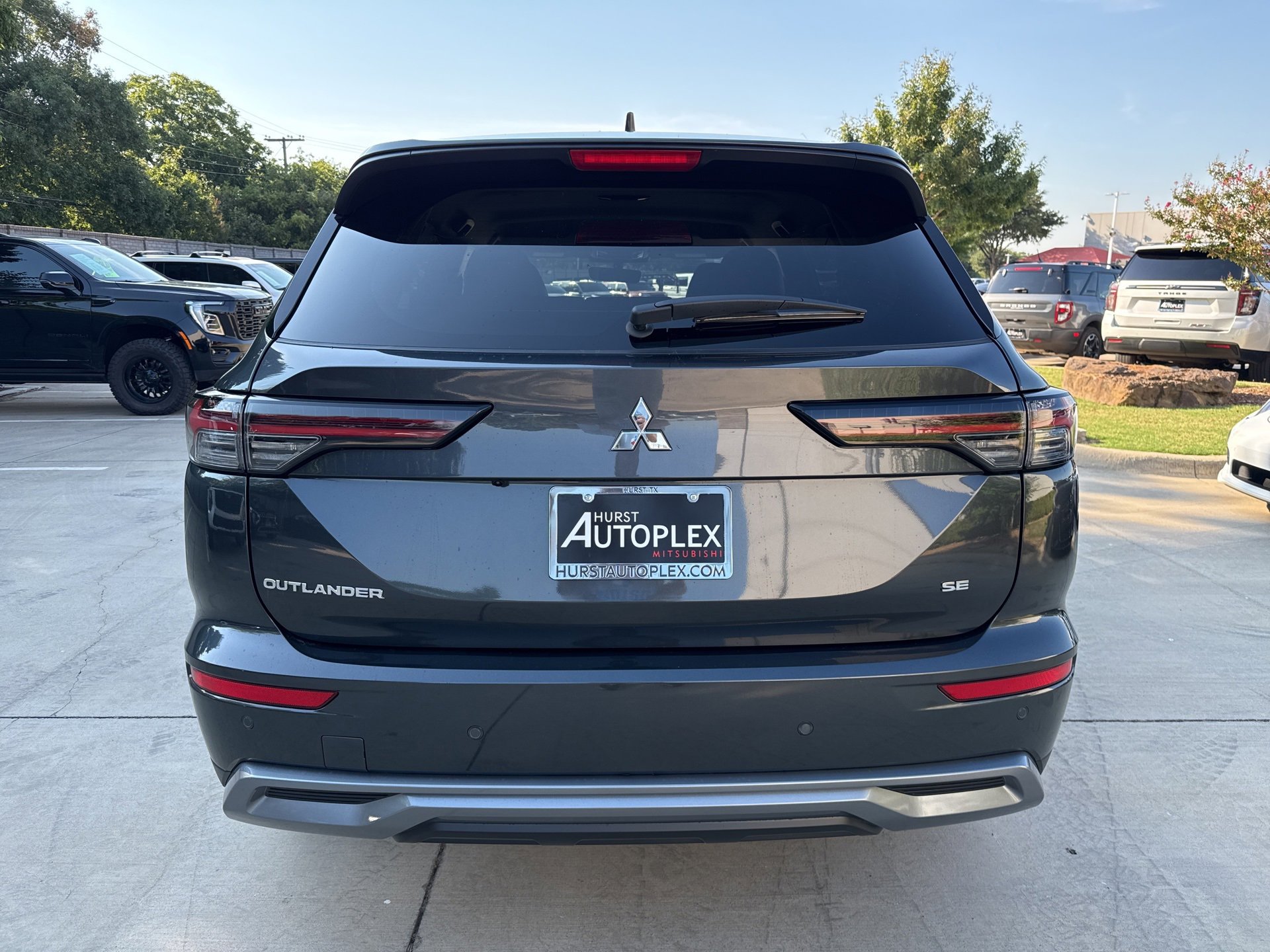 New 2025 Mitsubishi Outlander SE image 2