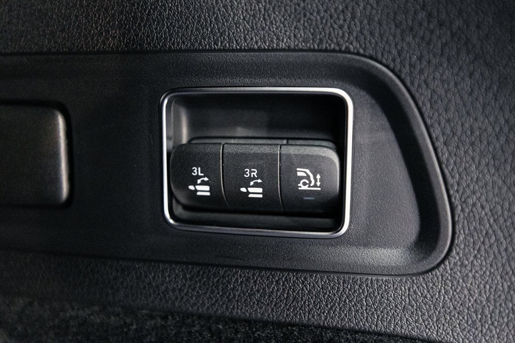Used 2026 Mercedes-Benz GLS 450 4MATIC image 36