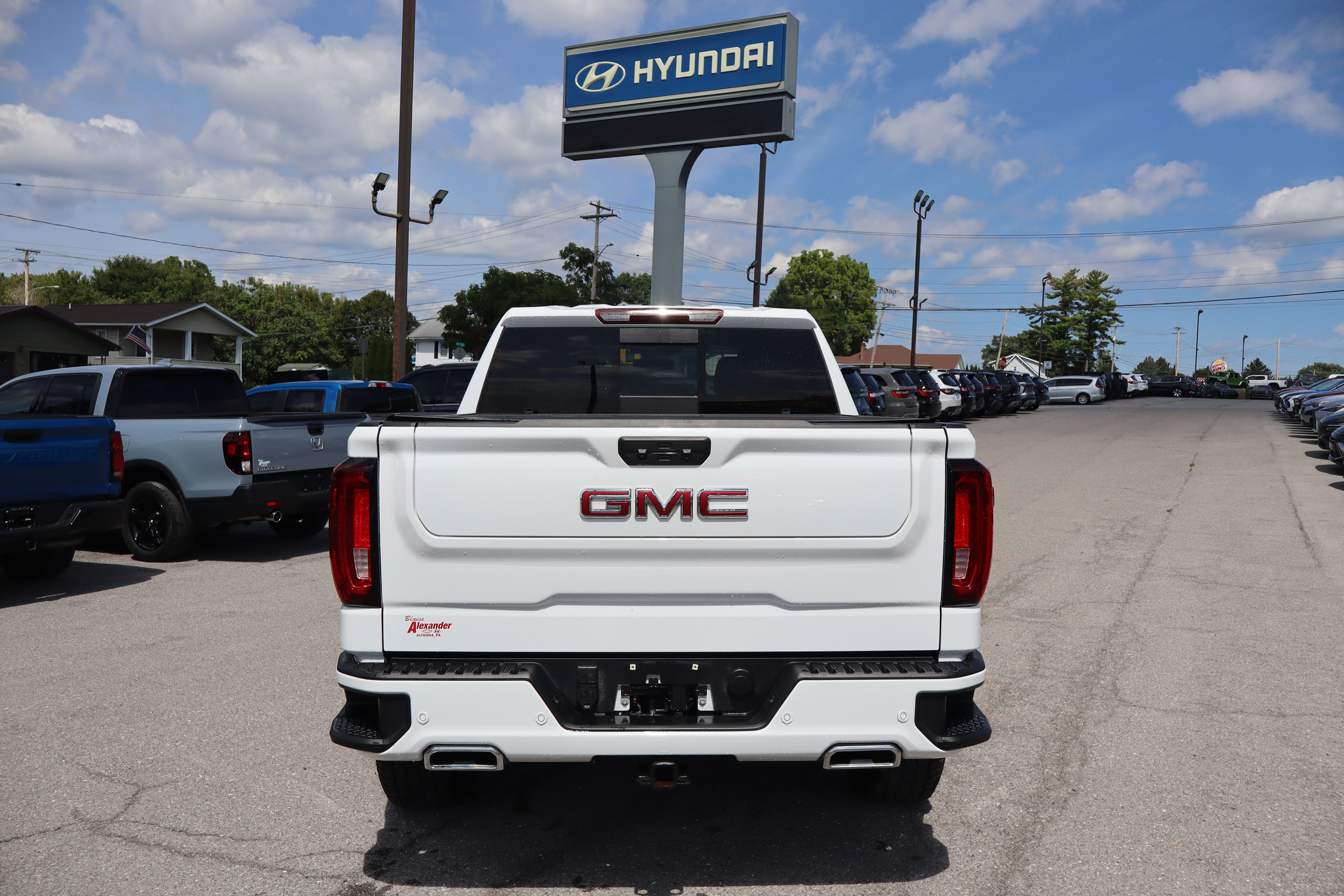 Used 2024 GMC Sierra 1500 AT4 w/ AT4 Carbonpro Edition AWD/4WD image 4