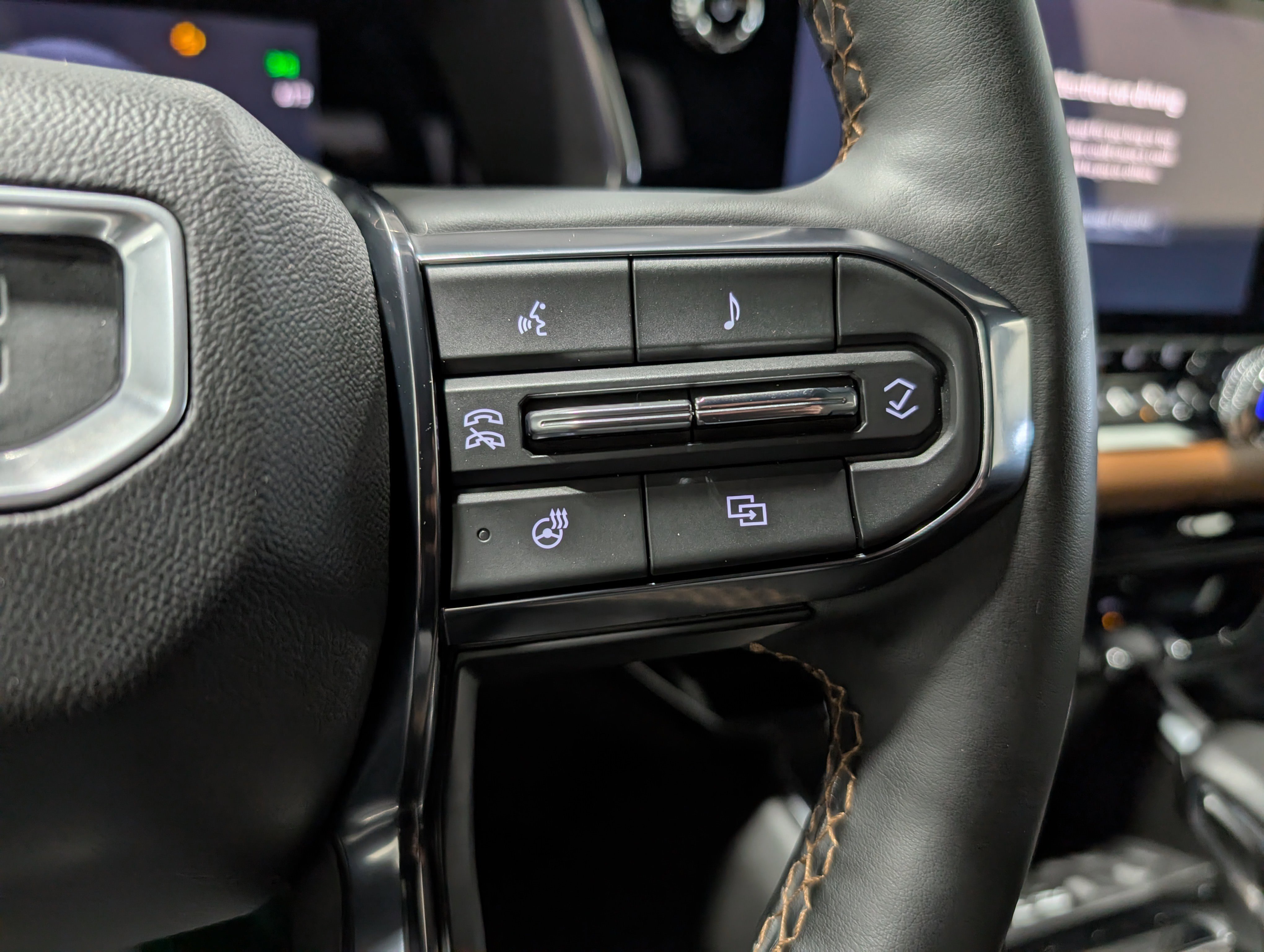 Used 2023 GMC Canyon AT4 w/ AT4 Premium Package image 18