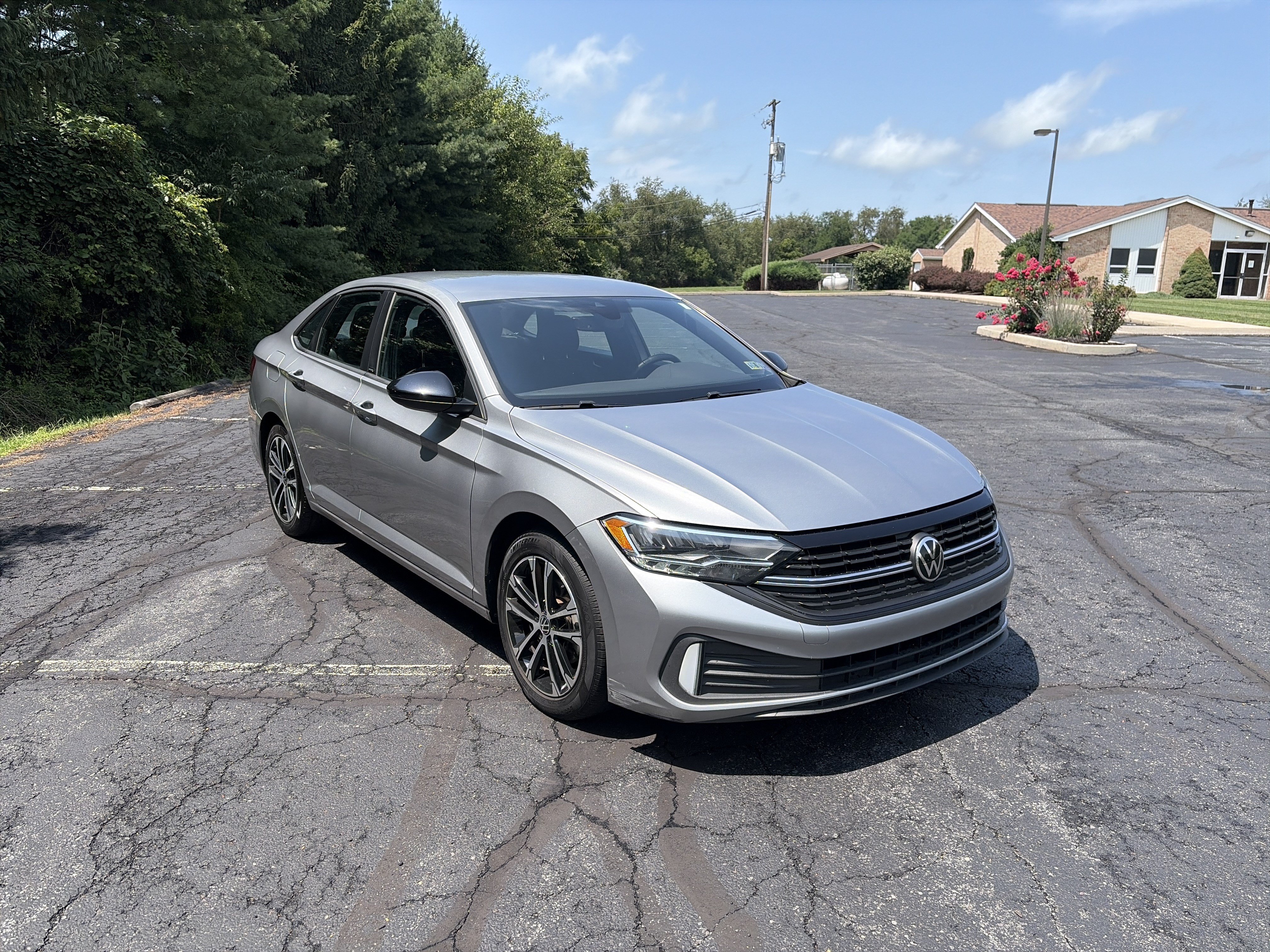 Used 2023 Volkswagen Jetta Sport FWD image 3
