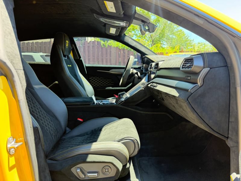 Used 2023 Lamborghini Urus Performante AWD/4WD image 32