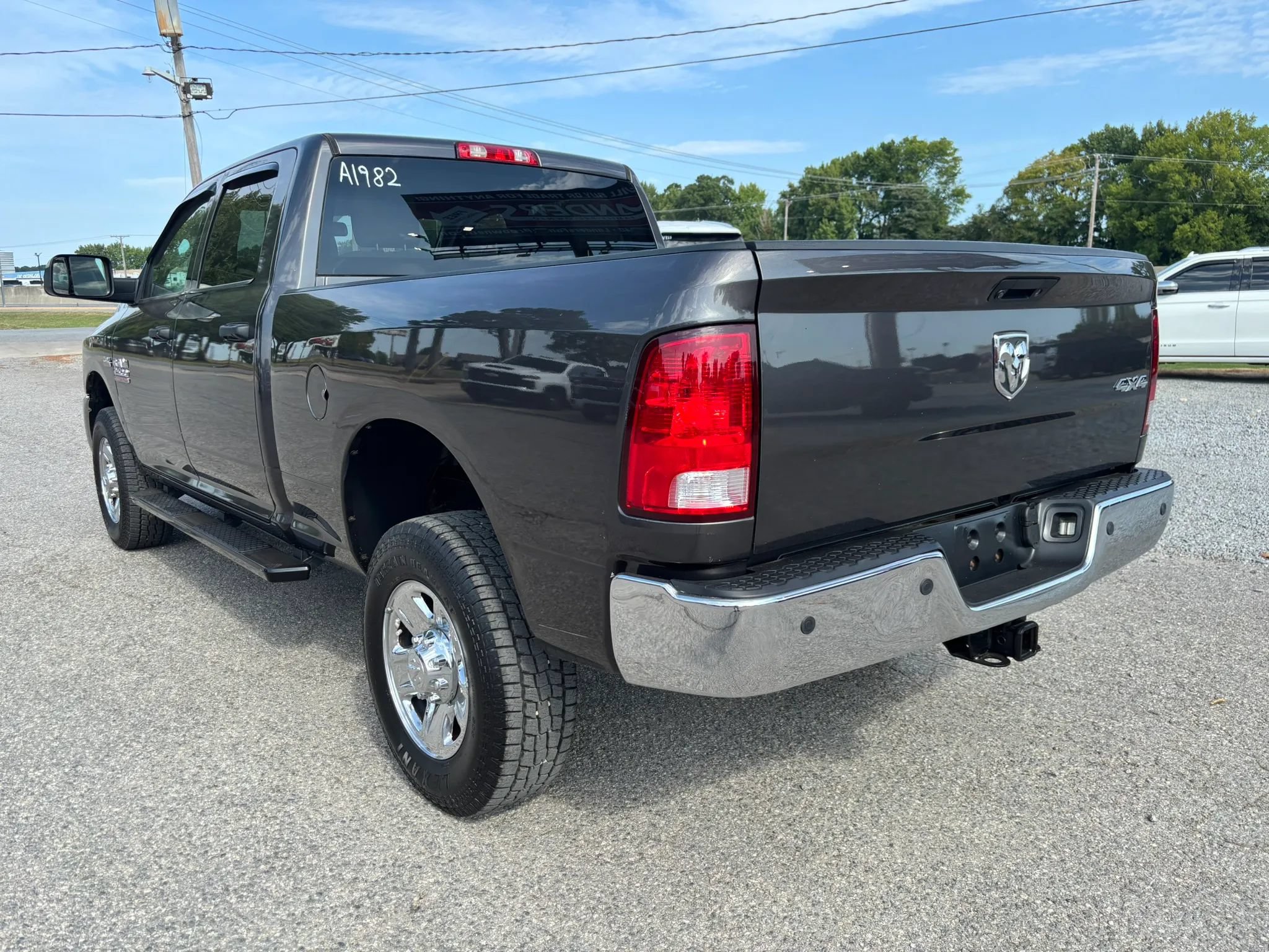 Used 2017 RAM 2500 Tradesman w/ Chrome Appearance Group AWD/4WD image 3