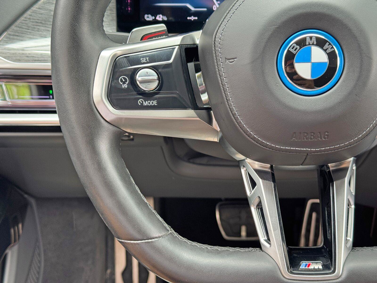 Used 2023 BMW i7 xDrive60 w/ Executive Package 2 AWD/4WD image 20