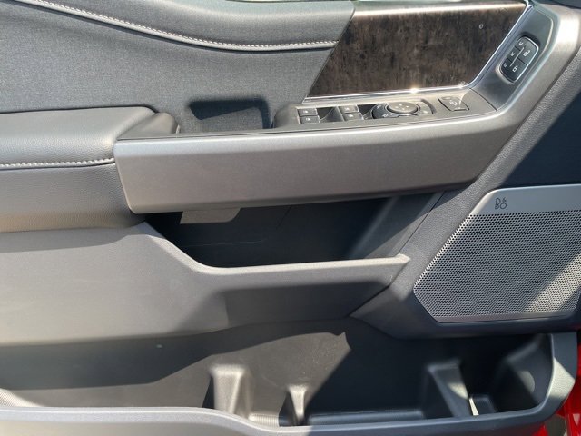 New 2025 Ford F550 4x4 Crew Cab image 11