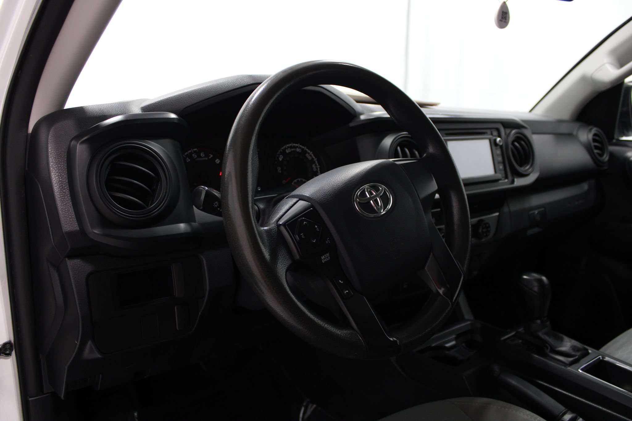 Used 2017 Toyota Tacoma SR RWD image 12