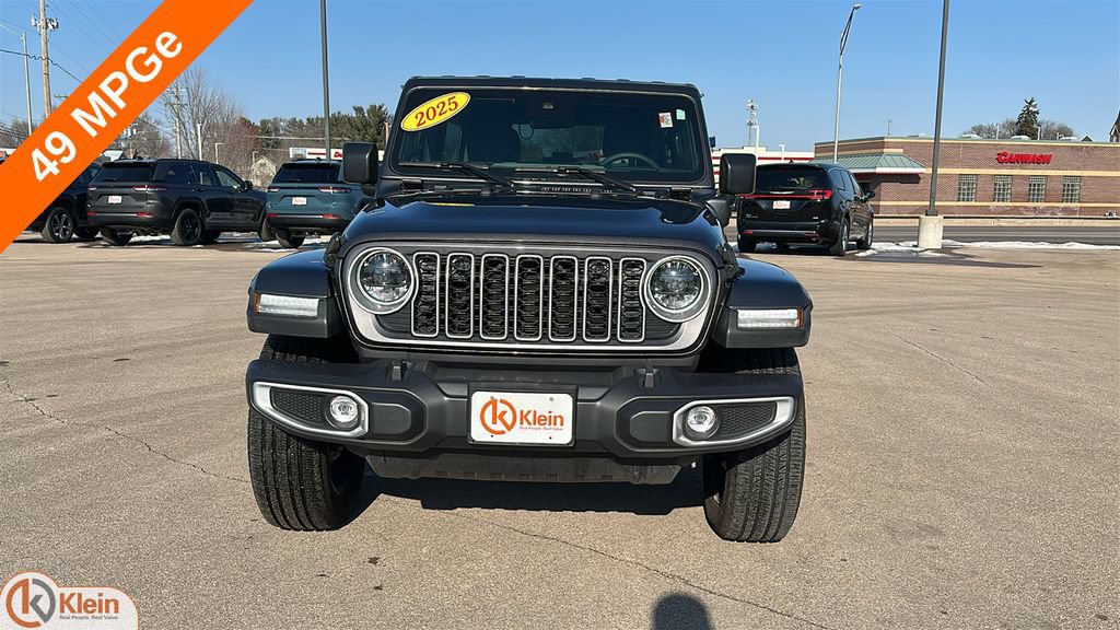 Used 2025 Jeep Wrangler Unlimited Sahara AWD/4WD image 2