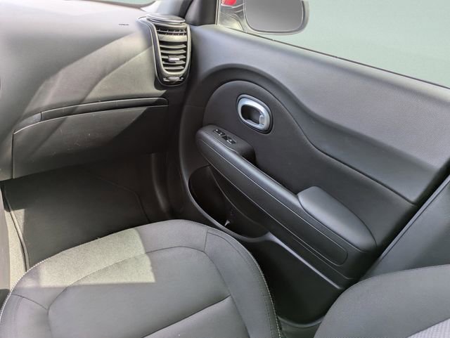 Used 2018 Kia Soul + FWD image 13