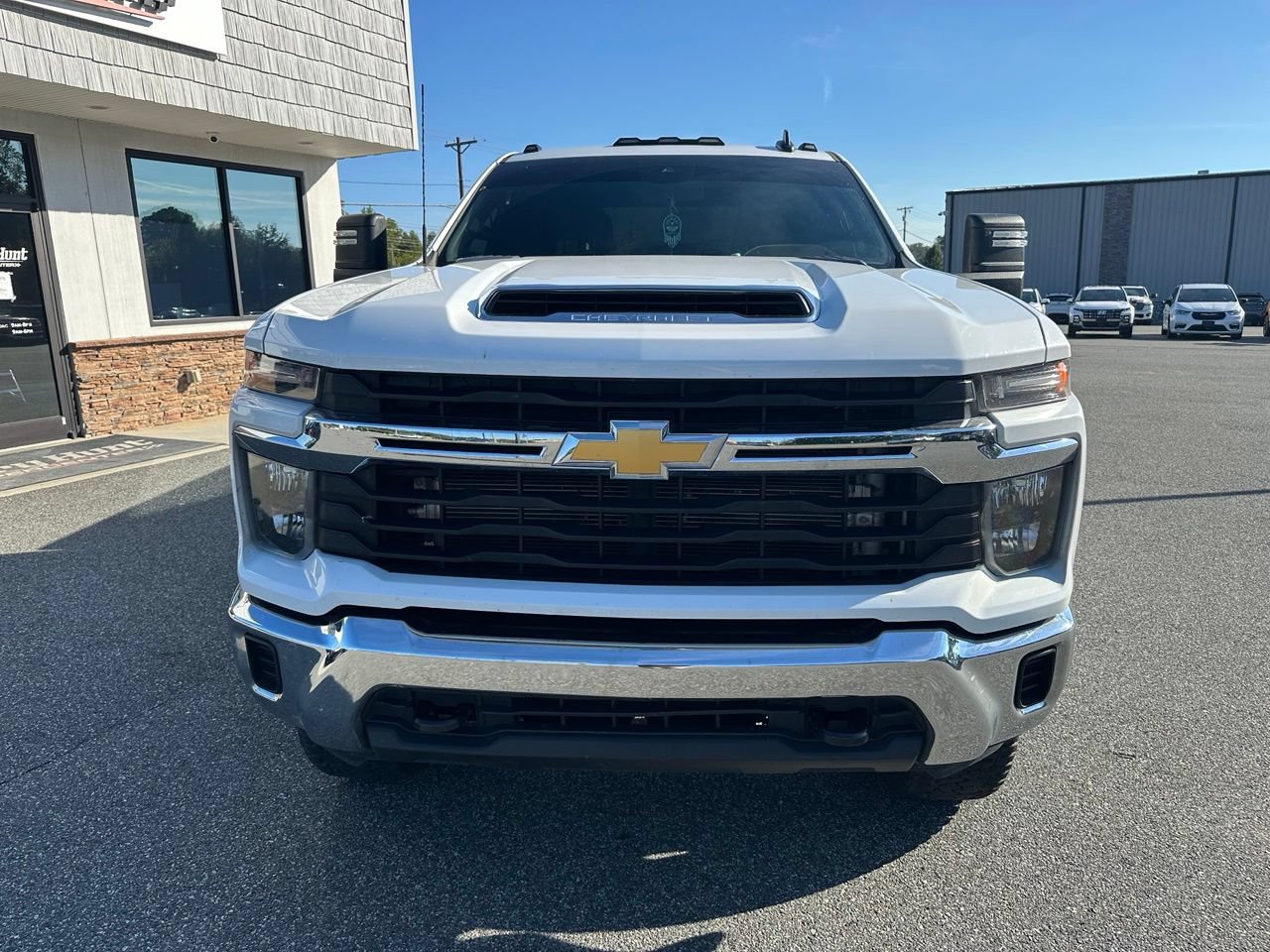 Used 2024 Chevrolet Silverado 3500 LT AWD/4WD image 9