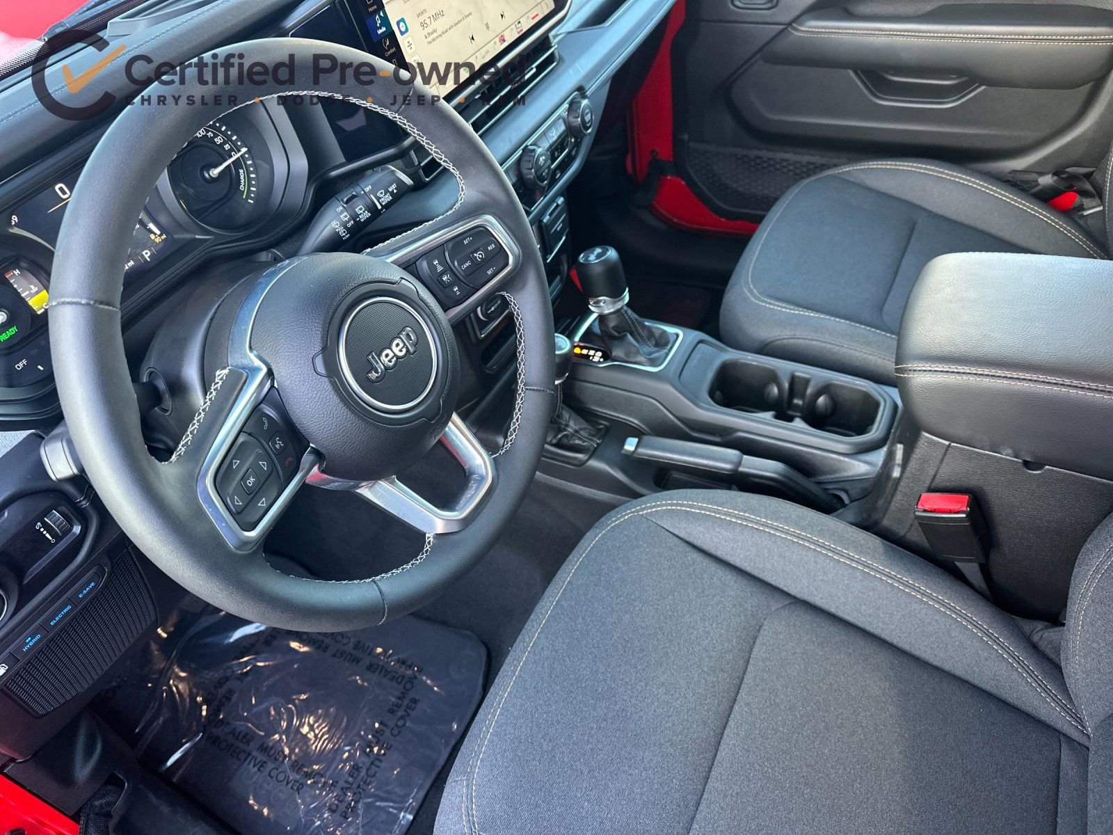 Used 2025 Jeep Wrangler Unlimited Sahara image 11