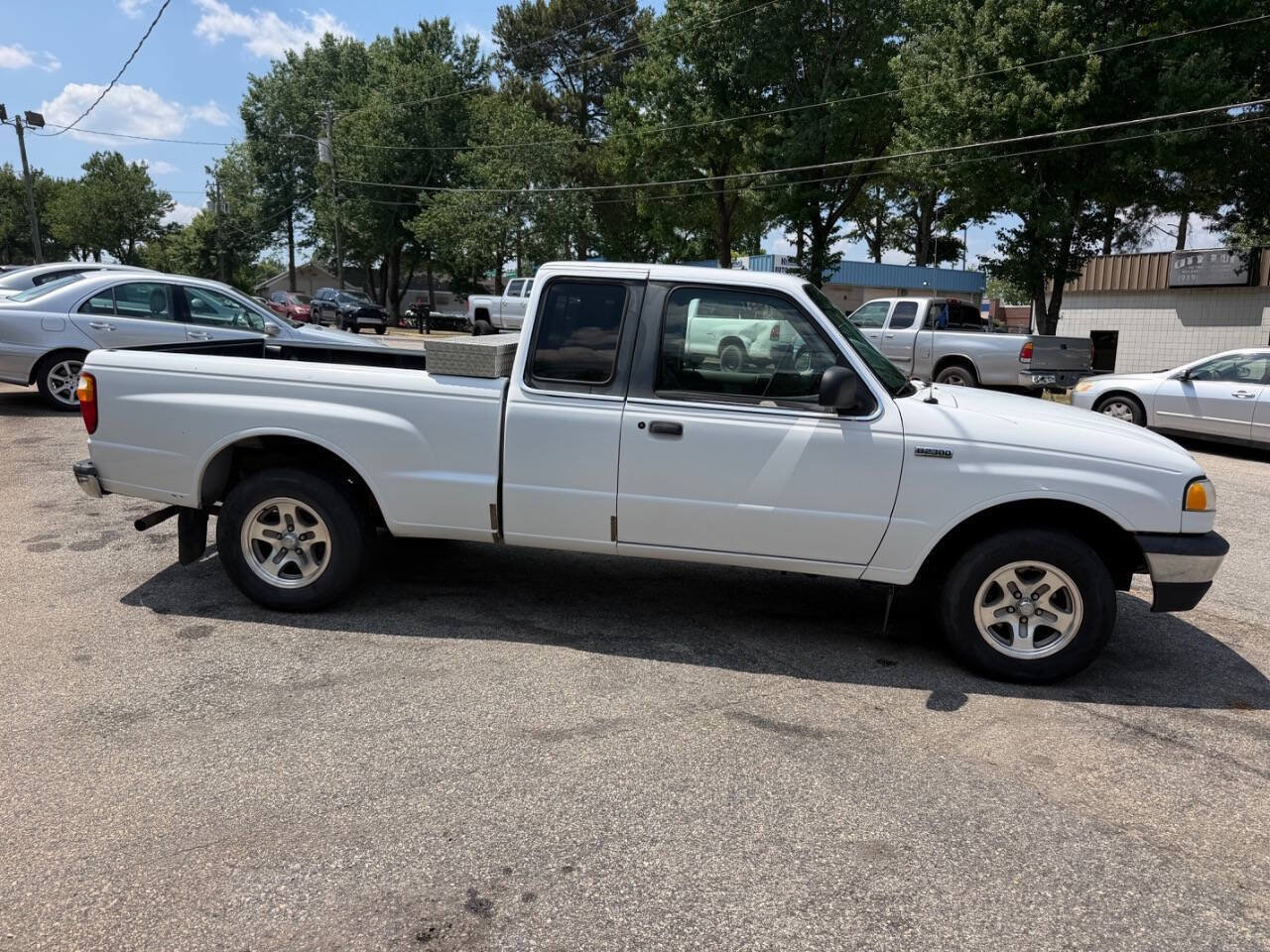 Used 2002 MAZDA B-Series Pickup 2WD Cab Plus B2300 image 4