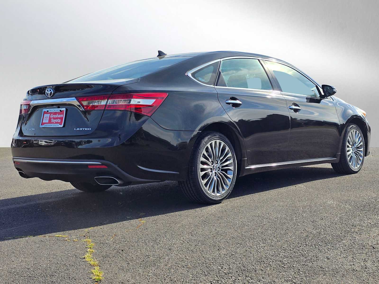 Certified 2018 Toyota Avalon Limited w/ All Weather Liner Package image 3