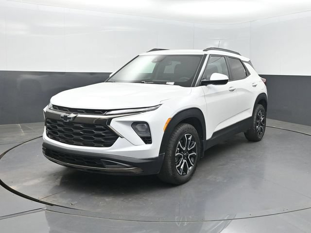 Used 2024 Chevrolet TrailBlazer ACTIV w/ Convenience Package FWD image 2