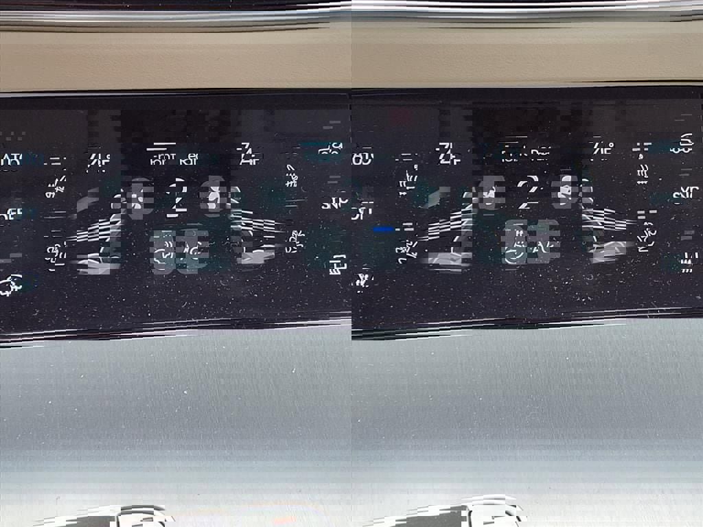 Used 2026 Genesis GV70 2.5T Advanced image 17