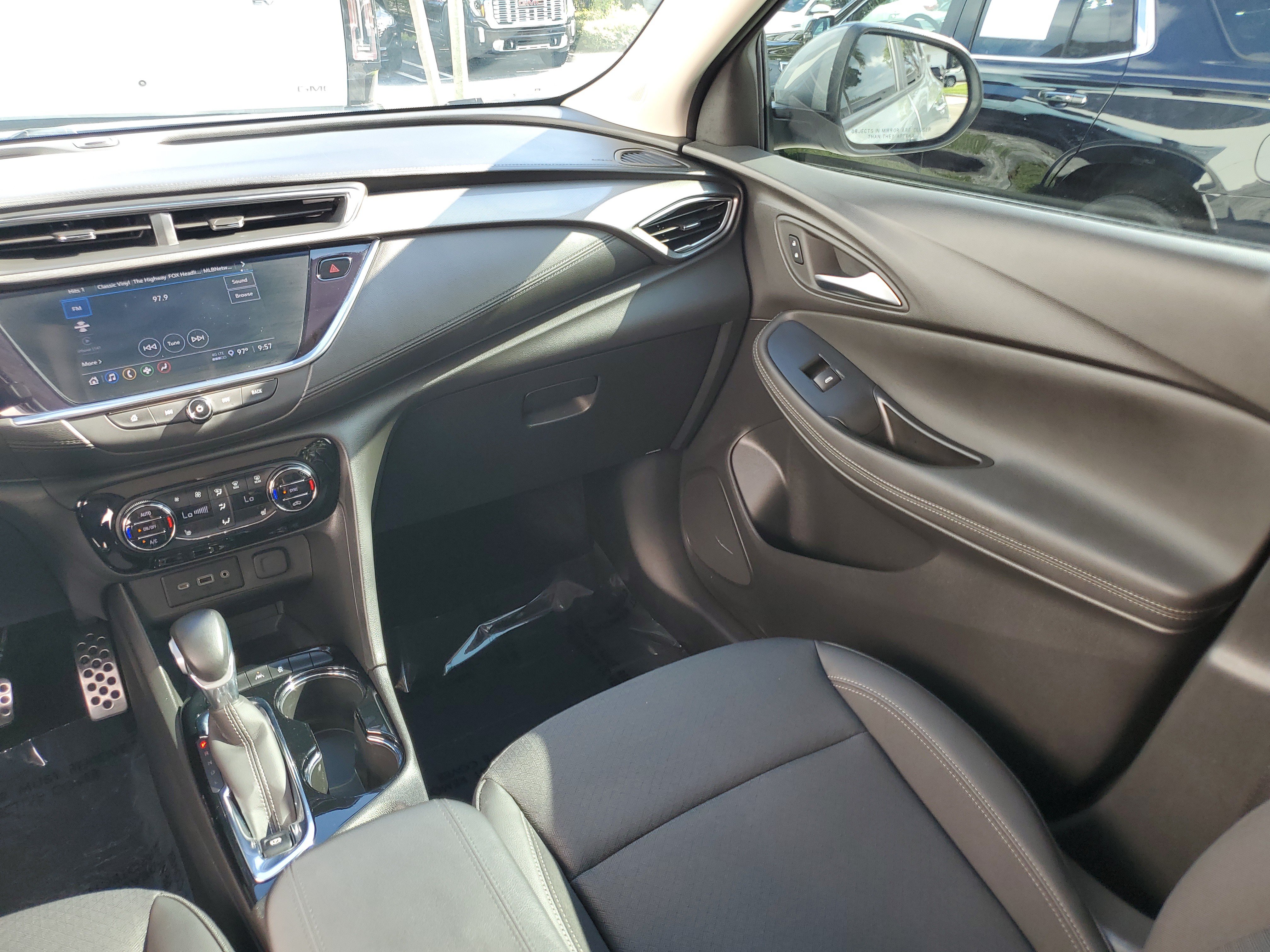 Used 2023 Buick Encore GX Select w/ Sport Touring Package FWD image 17